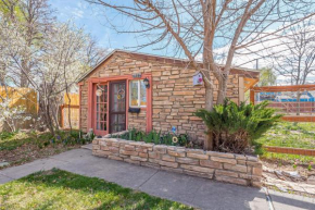 Enchanted Garden Perfect Getaway W-Kitchen!